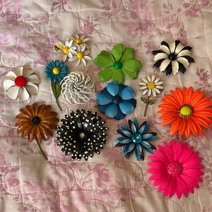 Assorted Floral Vintage-Inspired Enamel Brooches - Multicolor